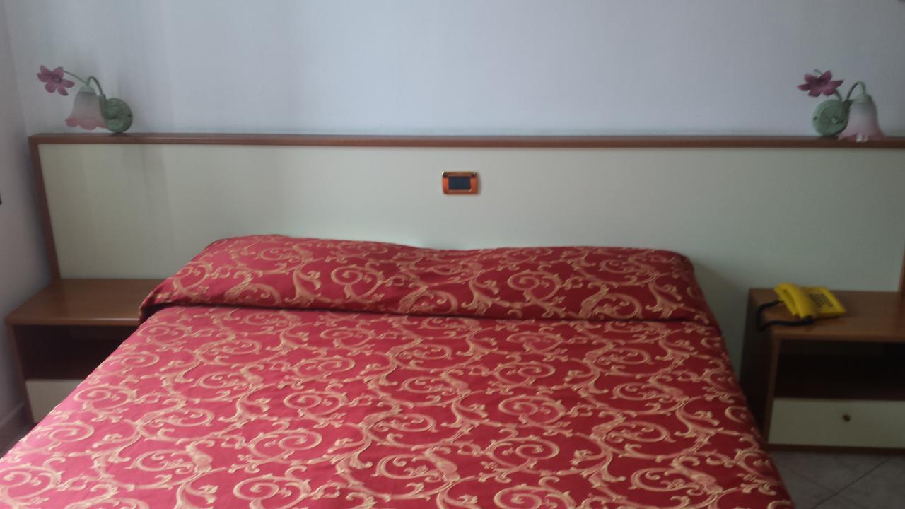 Hotel Ideale วาราซเซ ภายนอก รูปภาพ