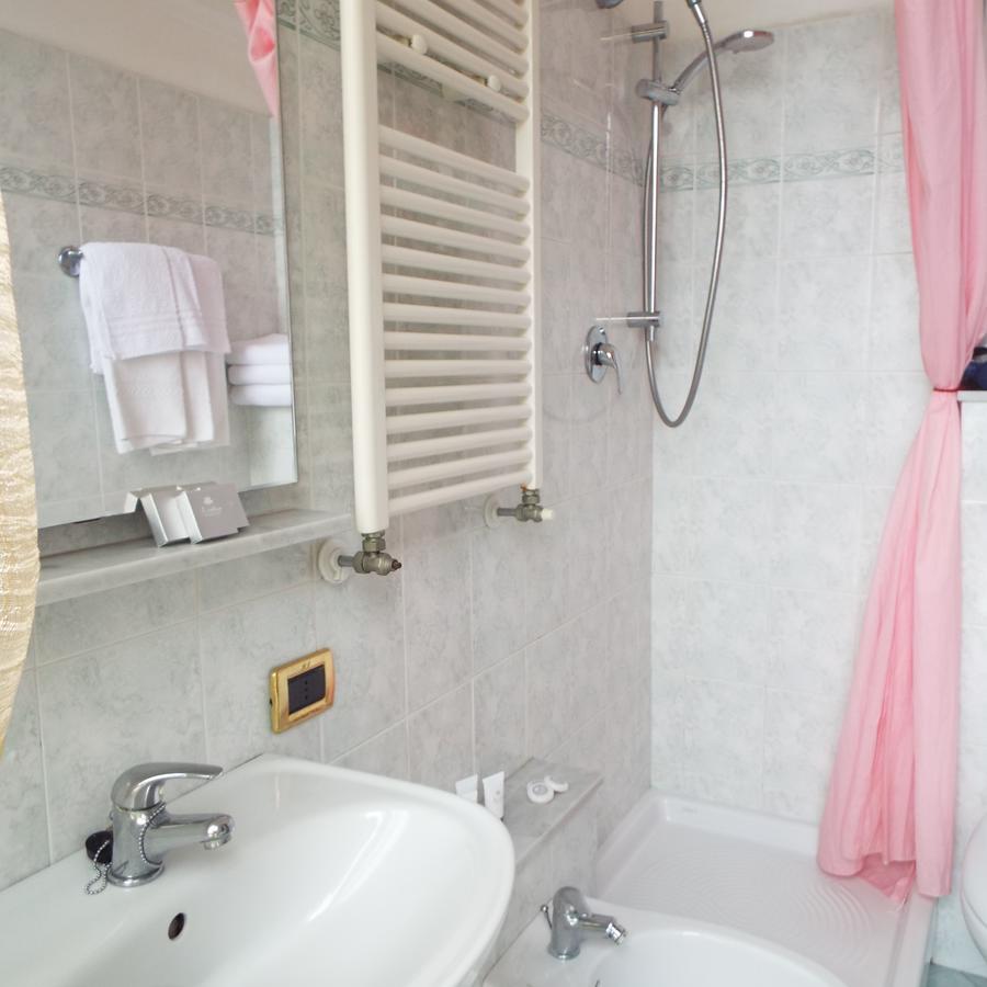 Hotel Ideale วาราซเซ ภายนอก รูปภาพ