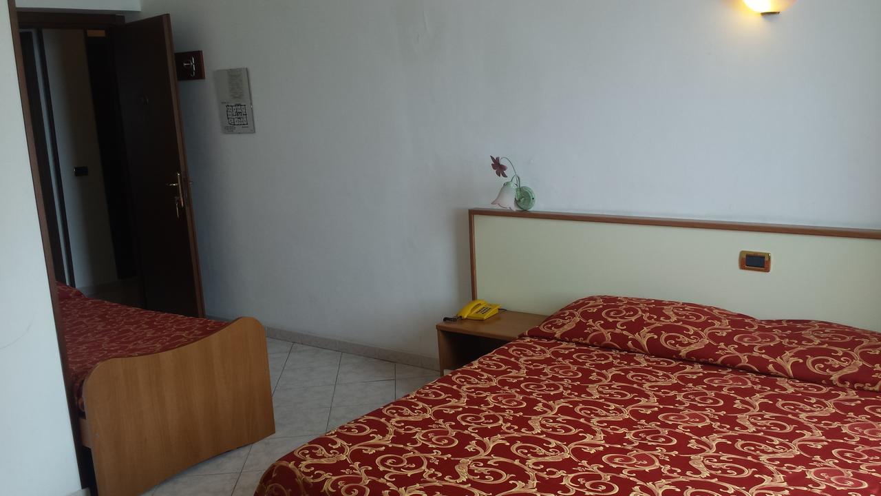 Hotel Ideale วาราซเซ ภายนอก รูปภาพ